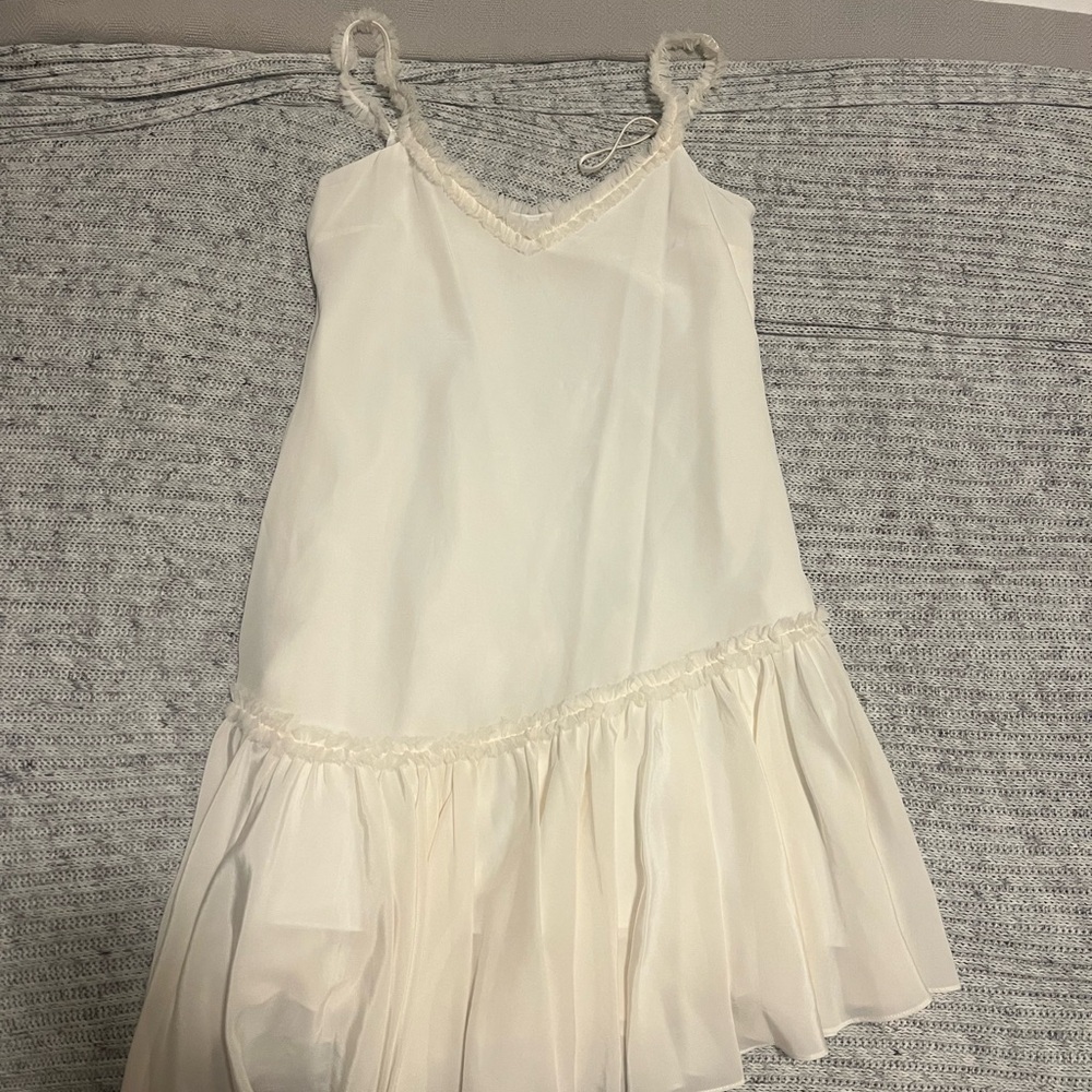 Elegant White Sleeveless Dress